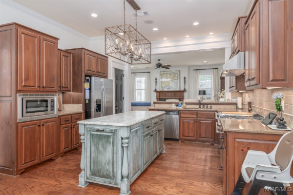 1004 Saddle Ridge