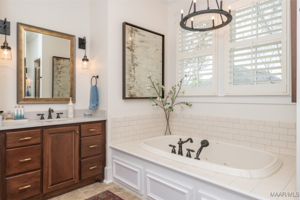 1004 Saddle Ridge