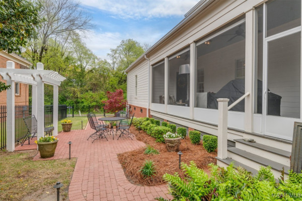1004 Saddle Ridge