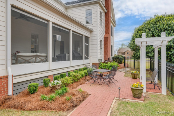 1004 Saddle Ridge