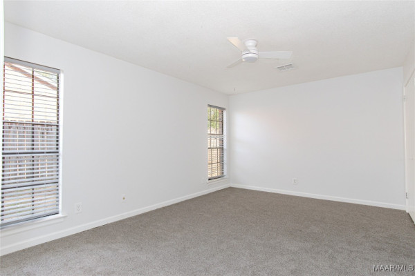 521 RIDGEWOOD Lane