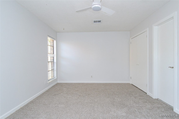521 RIDGEWOOD Lane
