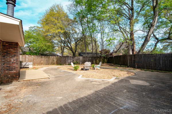 521 RIDGEWOOD Lane
