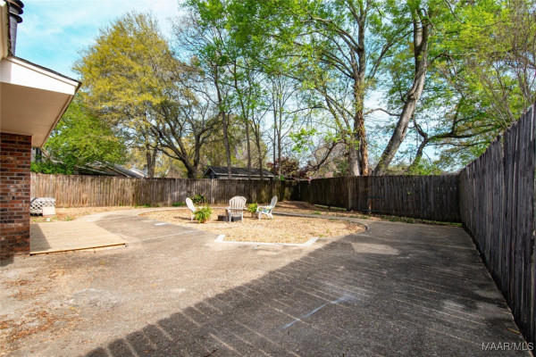 521 RIDGEWOOD Lane