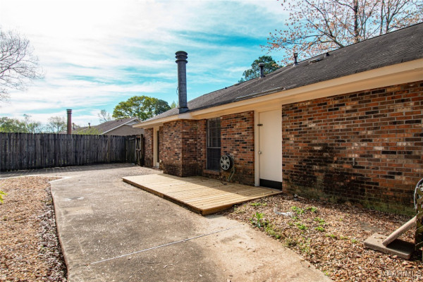 521 RIDGEWOOD Lane