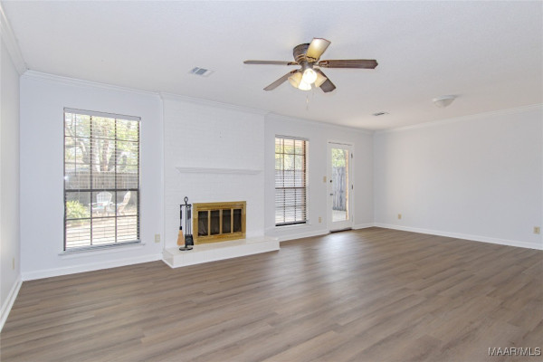 521 RIDGEWOOD Lane