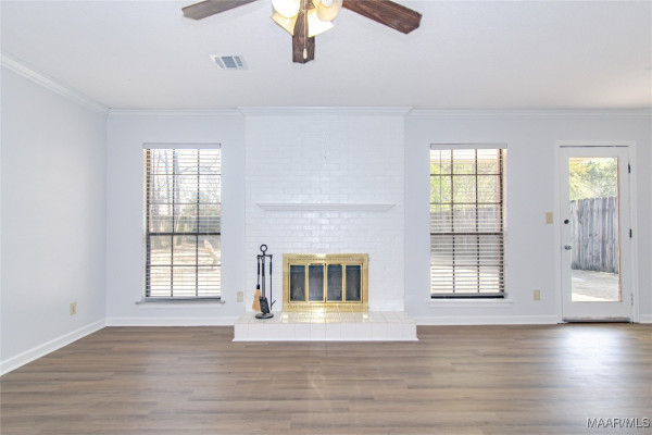 521 RIDGEWOOD Lane