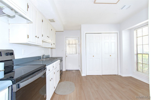 521 RIDGEWOOD Lane