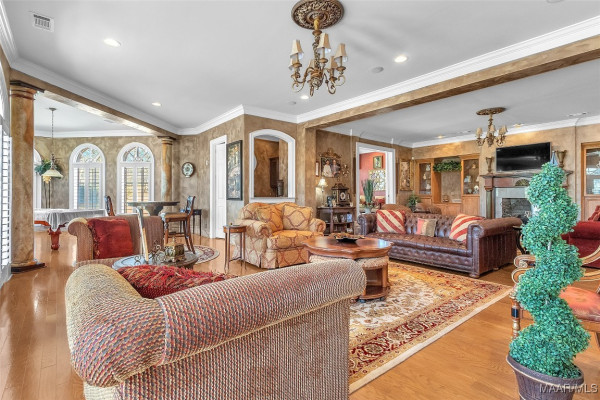 400 Woodside Place