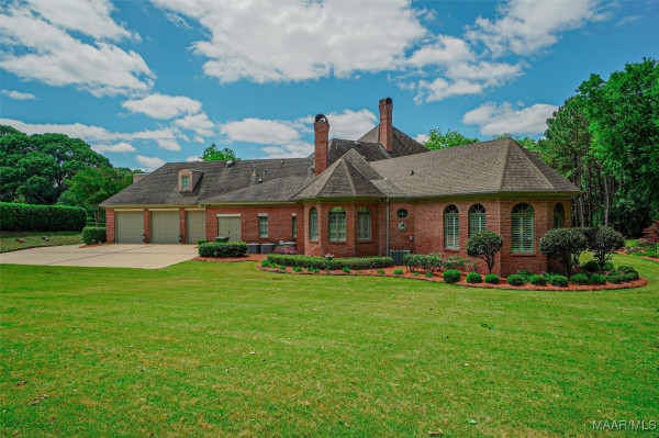400 Woodside Place