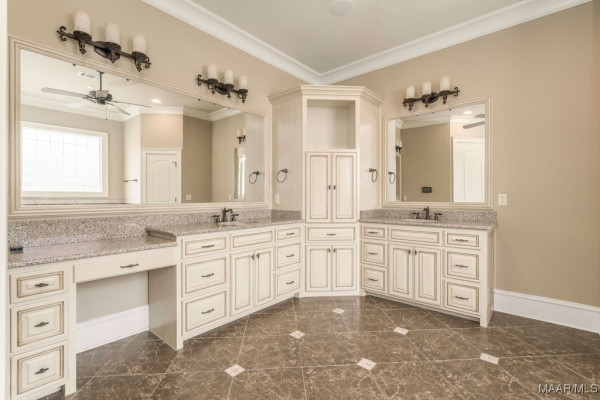 8209 Tuscany Manor
