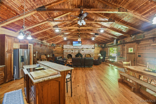 13607 Highway 191 .