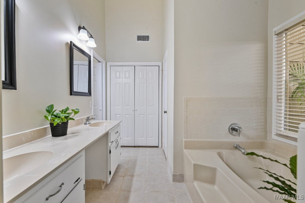6528 Enfield Mews