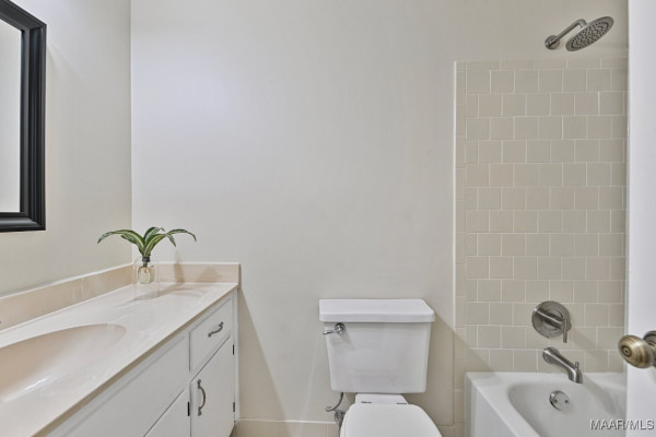 6528 Enfield Mews