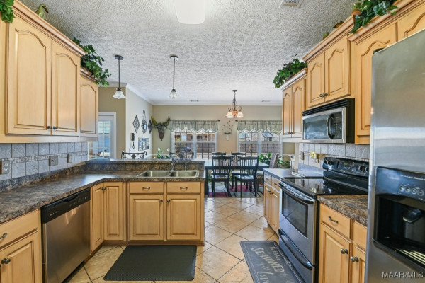 5711 Deatsville Highway