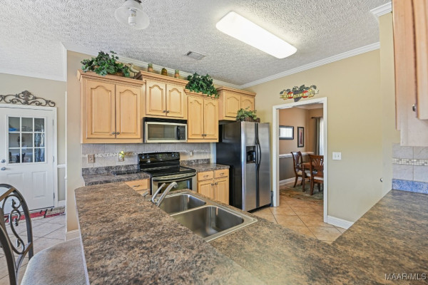 5711 Deatsville Highway