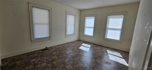 203 8th Street N