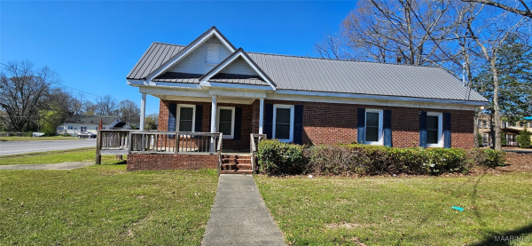 203 8th Street N