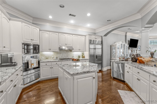 9861 WYNCREST Circle