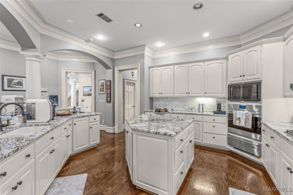 9861 WYNCREST Circle