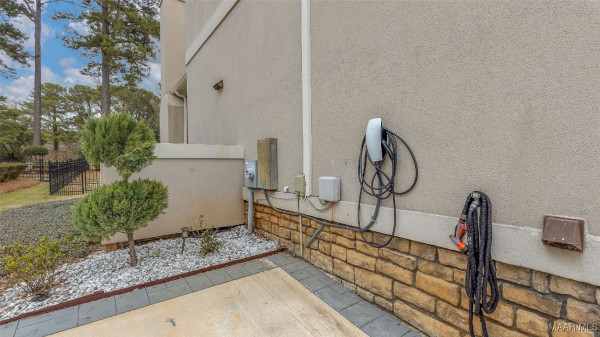 9861 WYNCREST Circle
