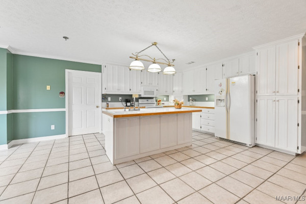 1522 W Old Hayneville Road