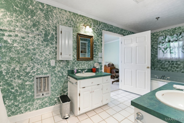 1522 W Old Hayneville Road