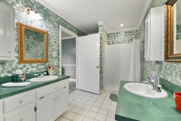 1522 W Old Hayneville Road