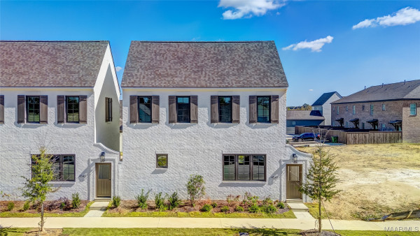 4549 Broadwick Street