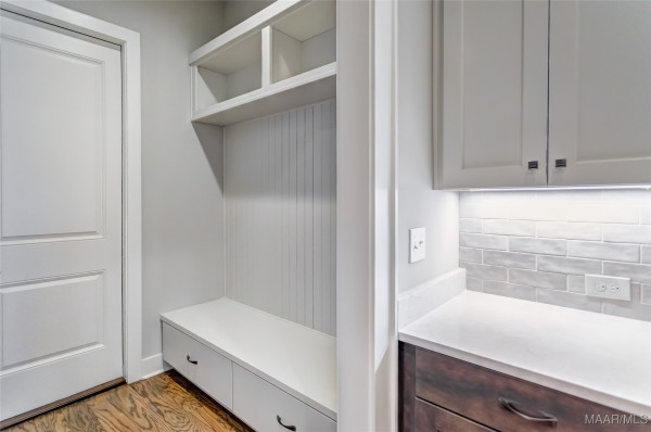 4549 Broadwick Street