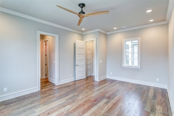 4549 Broadwick Street