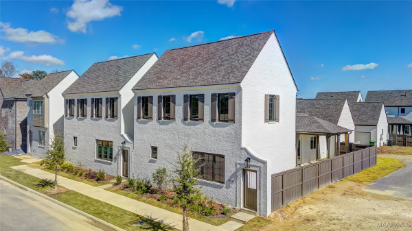 4549 Broadwick Street