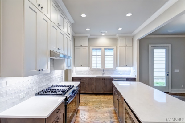 4549 Broadwick Street