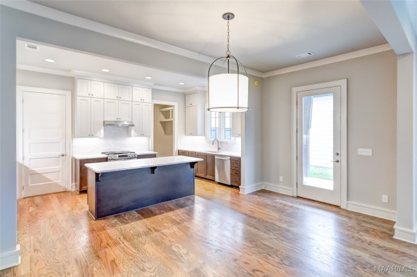 4549 Broadwick Street