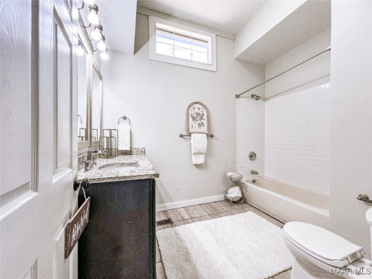 546 W 4th Street