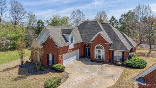 6 FAIRWAY Drive