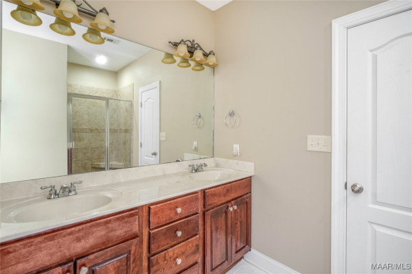 6 FAIRWAY Drive