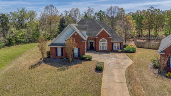 6 FAIRWAY Drive