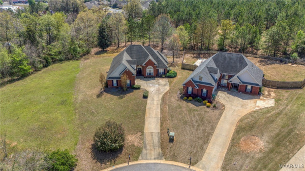 6 FAIRWAY Drive