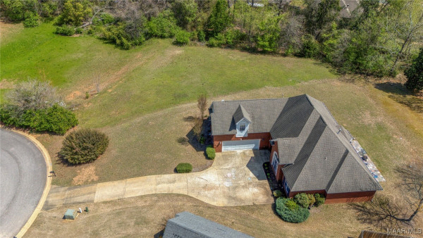 6 FAIRWAY Drive