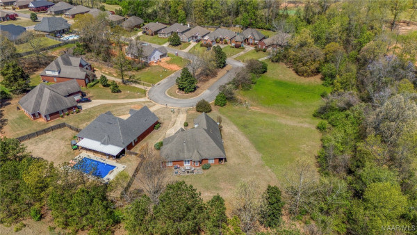 6 FAIRWAY Drive