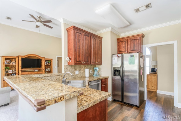 6 FAIRWAY Drive