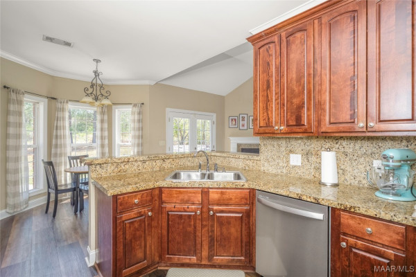 6 FAIRWAY Drive