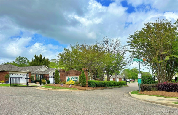 1825 YOUNG POINTE Boulevard