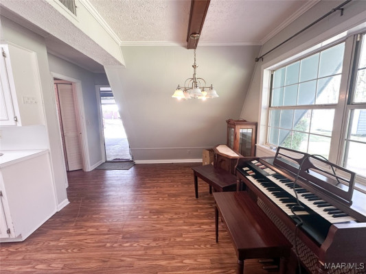 801 Noble Road