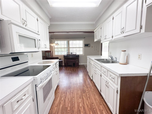 801 Noble Road