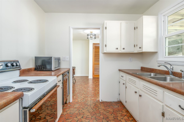 1104 Beechdale Road