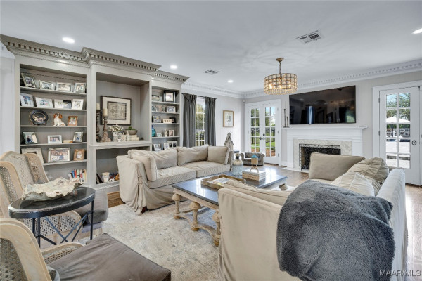 8185 Taylor E