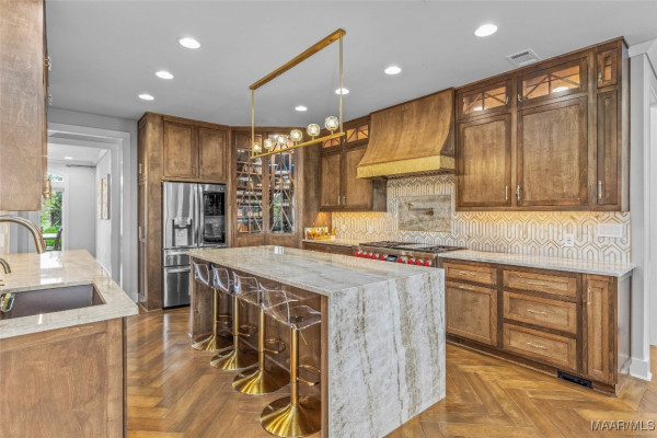 8478 ROCKBRIDGE Circle