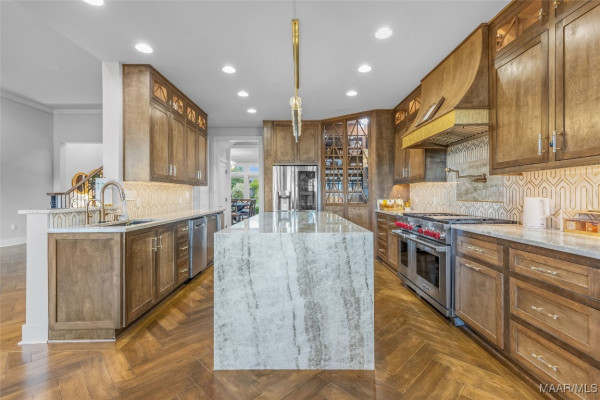 8478 ROCKBRIDGE Circle